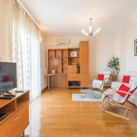 Apartament Two-bedroom With Sea View 09