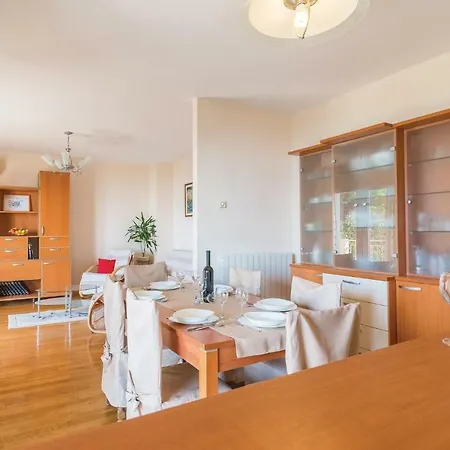 Two-bedroom With Sea View 09 Apartament *