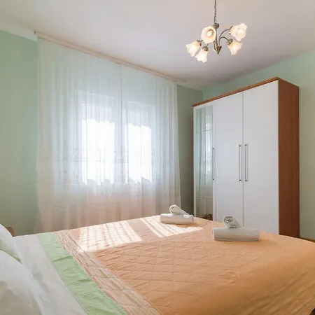 Apartament Two-bedroom With Sea View 09 *