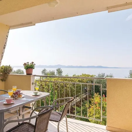 Two-bedroom With Sea View 09 Appartement