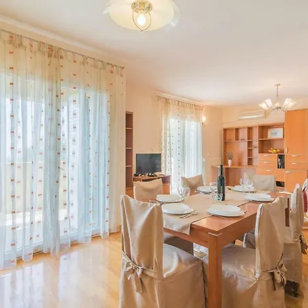 Appartement Two-bedroom With Sea View 09